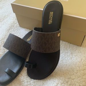 Michael Kors flats size 6